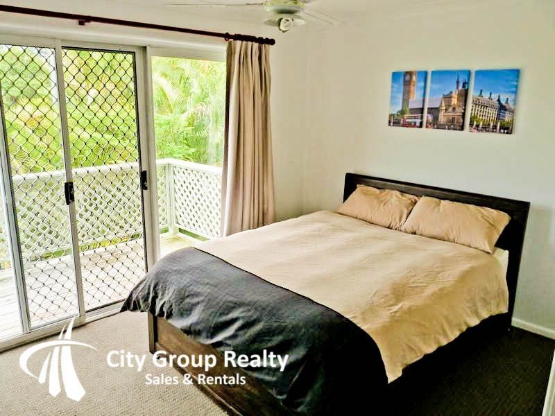 215 Cottesloe Drive, Mermaid Waters QLD 4218