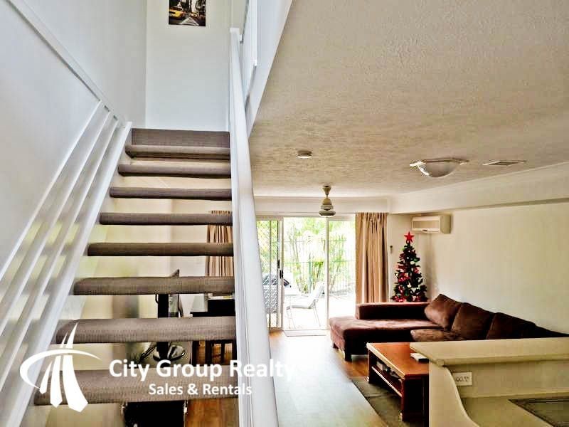 215 Cottesloe Drive, Mermaid Waters QLD 4218