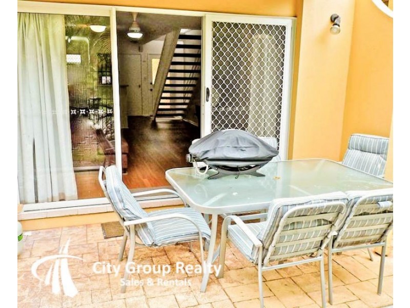 215 Cottesloe Drive, Mermaid Waters QLD 4218