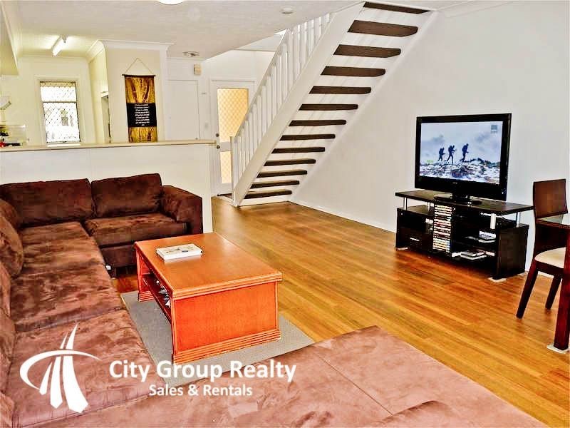 215 Cottesloe Drive, Mermaid Waters QLD 4218