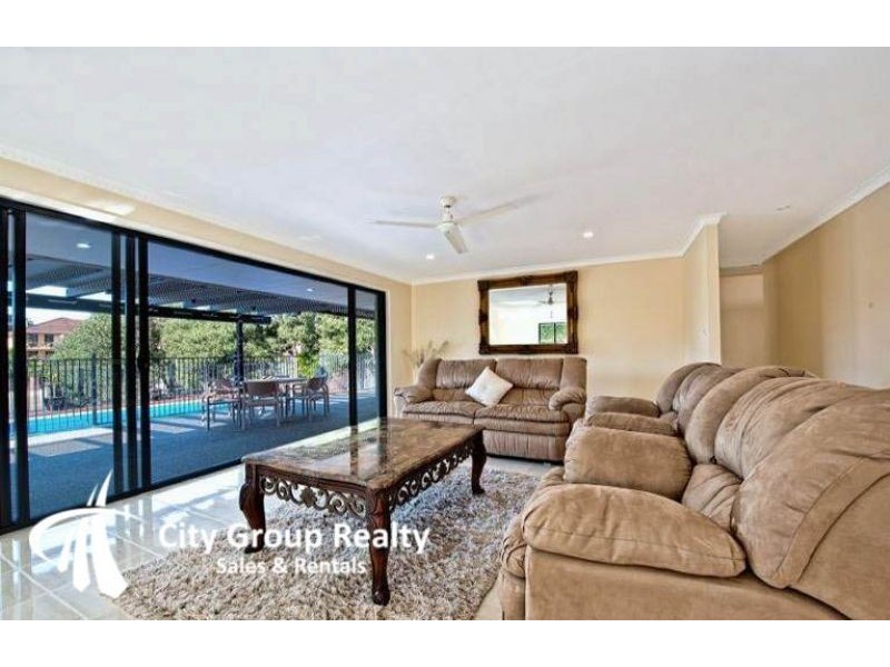 5 Reef Court, Mermaid Waters QLD 4218