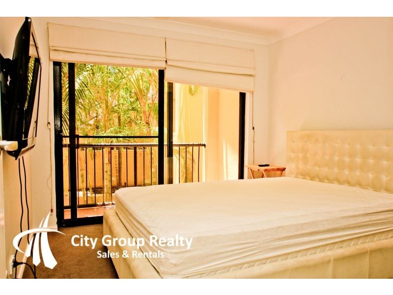 1 Great Hall Drive, Miami QLD 4220