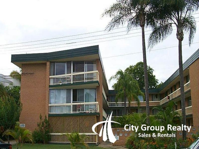 18 Tarcoola Crescent, Chevron Island QLD 4217