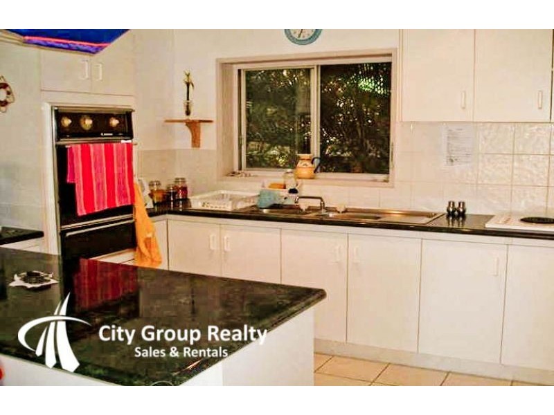 18 Tarcoola Crescent, Chevron Island QLD 4217