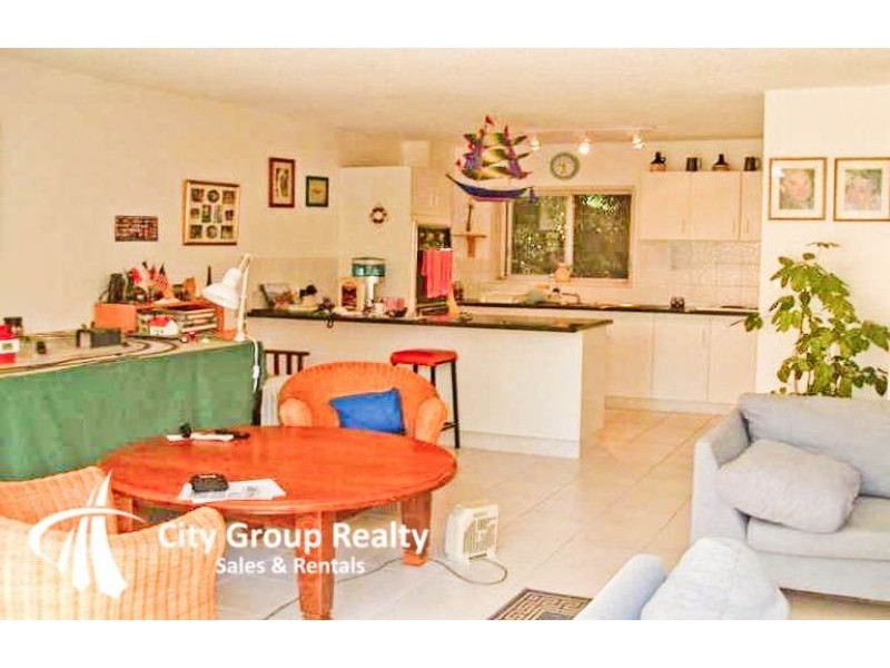 18 Tarcoola Crescent, Chevron Island QLD 4217