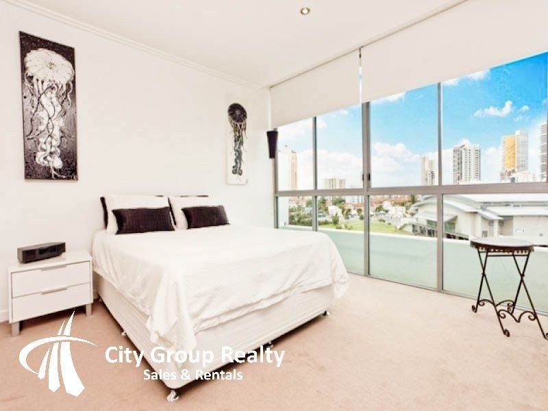 33 T E Peters Drive, Broadbeach QLD 4218