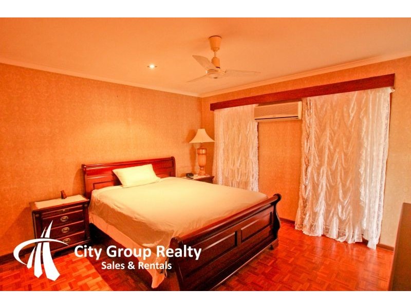 Broadbeach Waters QLD 4218