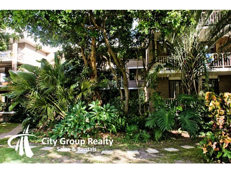 8 Australia Av, Broadbeach QLD 4218