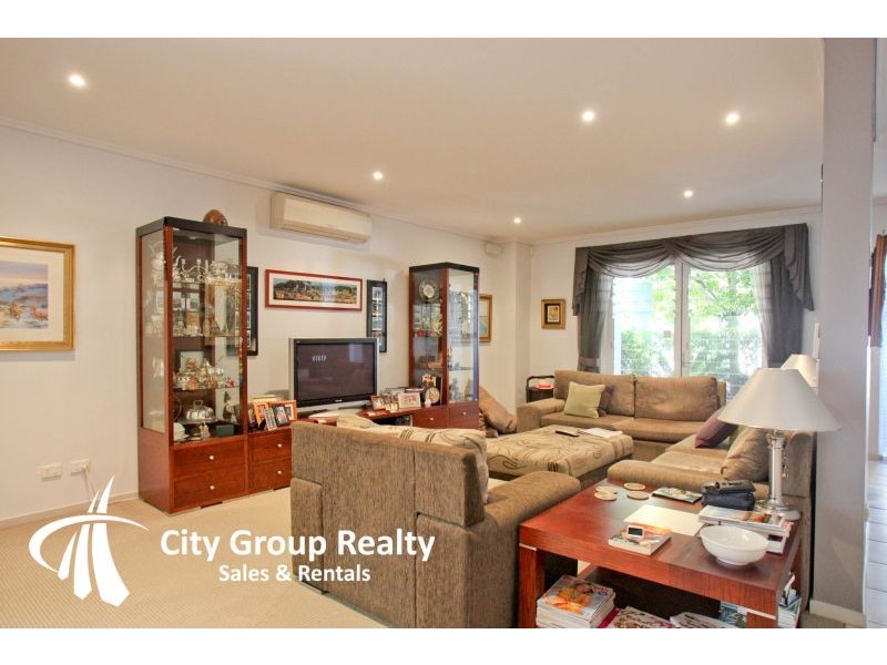 16 Lader Terrace, Varsity Lakes QLD 4227