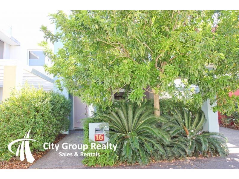 16 Lader Terrace, Varsity Lakes QLD 4227