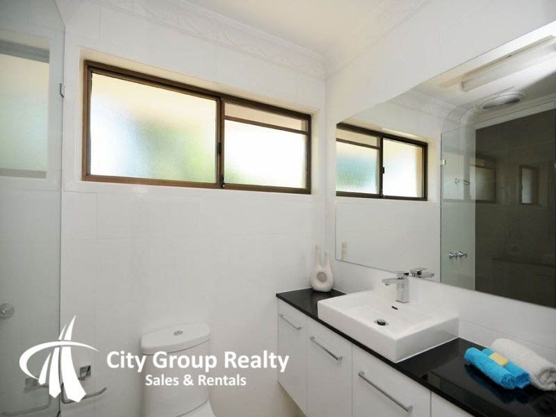 Broadbeach Waters QLD 4218