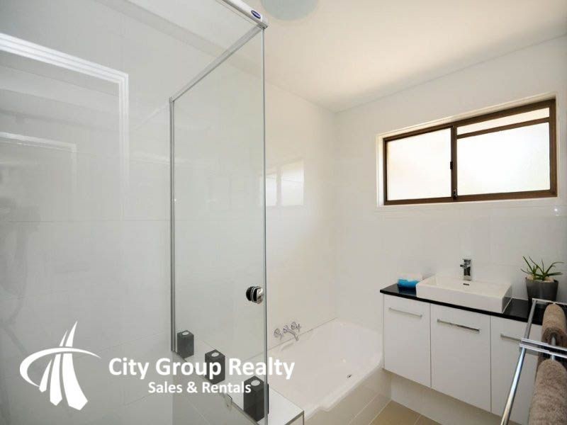 Broadbeach Waters QLD 4218