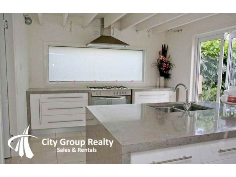 10 Cooper Parade, Southport QLD 4215