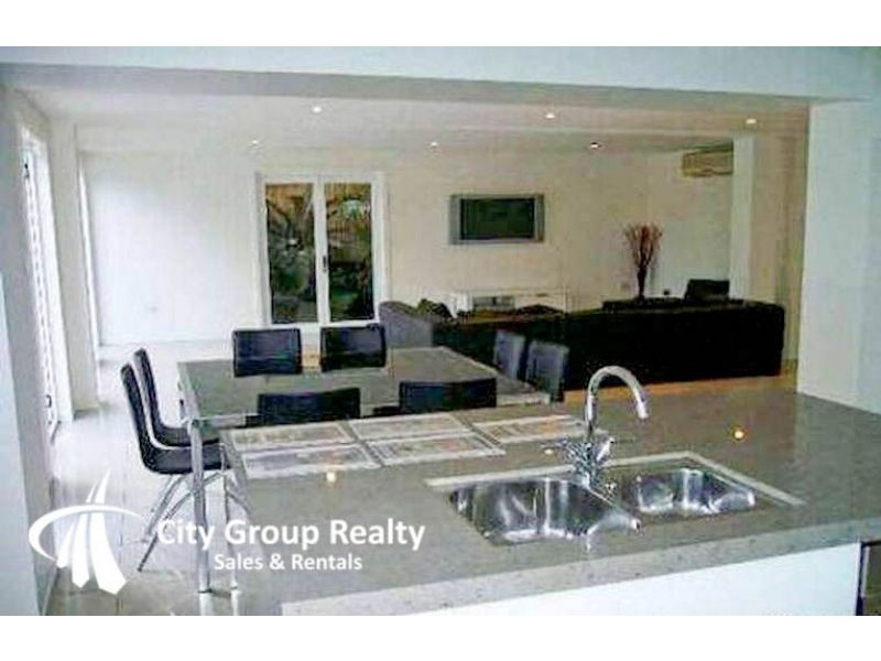 10 Cooper Parade, Southport QLD 4215