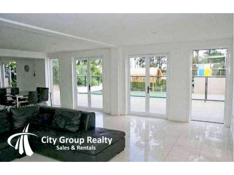 10 Cooper Parade, Southport QLD 4215