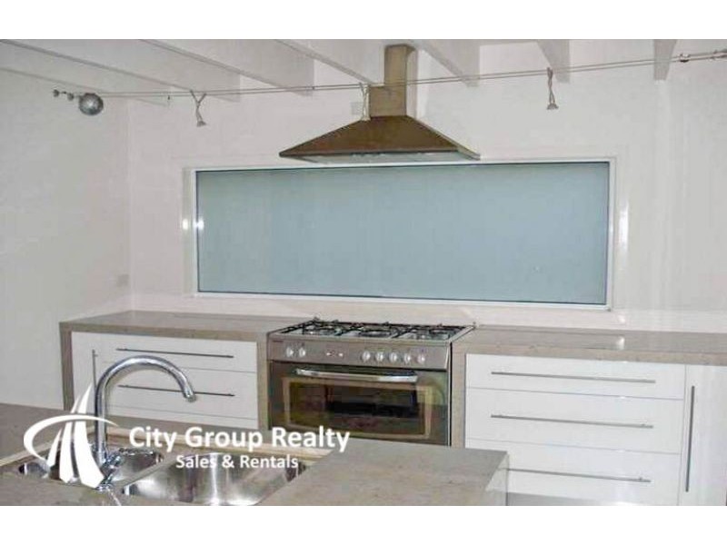 10 Cooper Parade, Southport QLD 4215