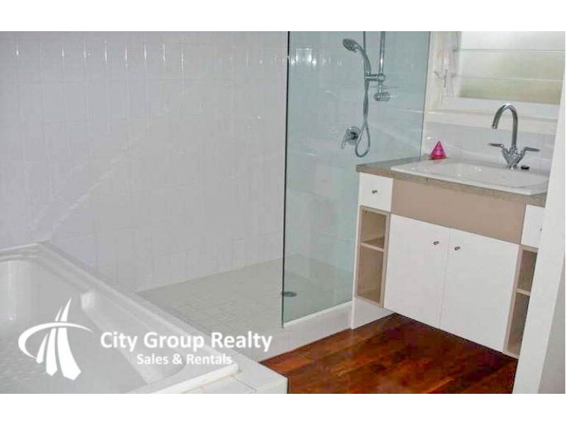 10 Cooper Parade, Southport QLD 4215