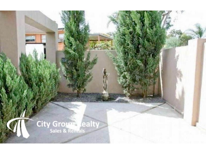 10 Cooper Parade, Southport QLD 4215