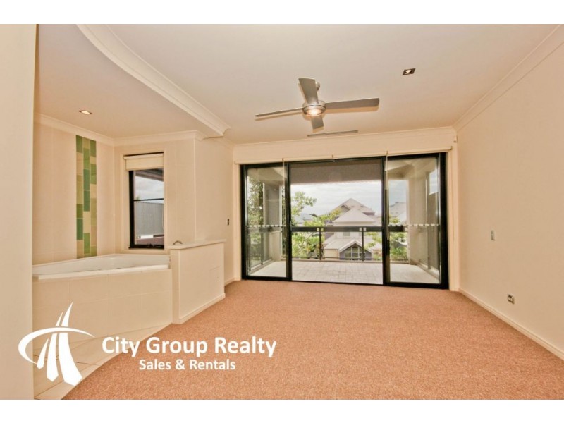 3104 The Boulevard, Carrara QLD 4211
