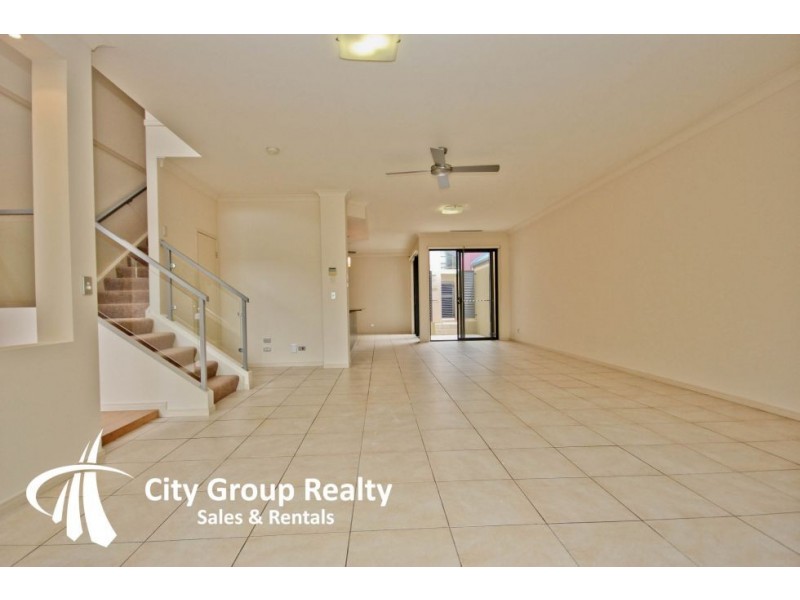 3104 The Boulevard, Carrara QLD 4211
