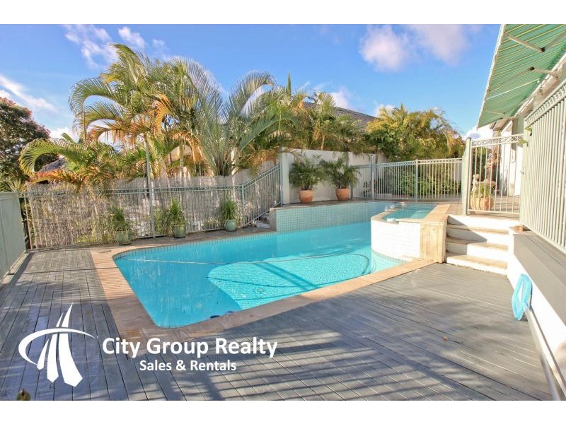 Clear Island Waters QLD 4226