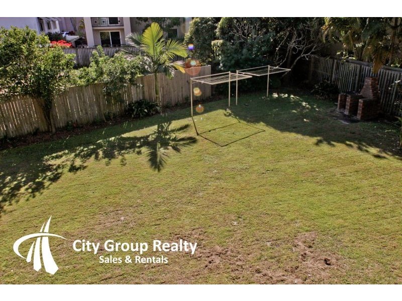 35 Second Avenue, Broadbeach QLD 4218