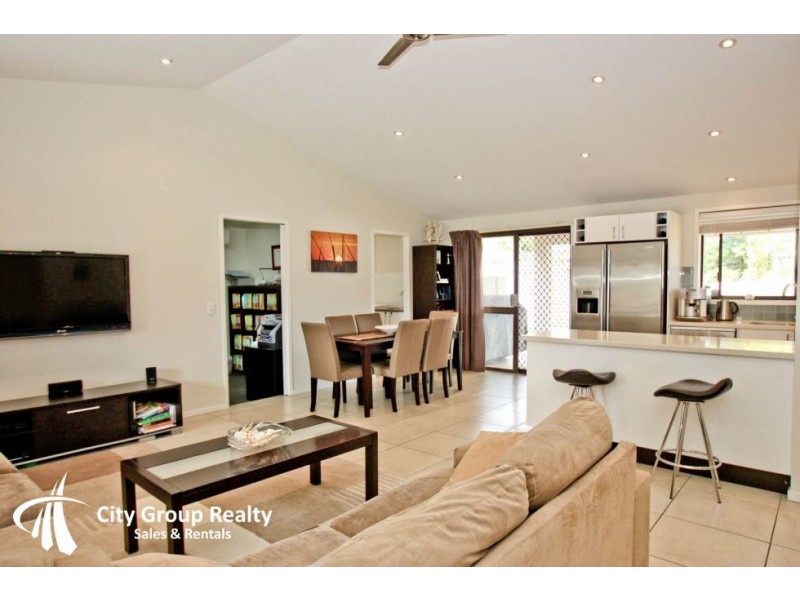 70 Mountain View Avenue, Burleigh Waters QLD 4220