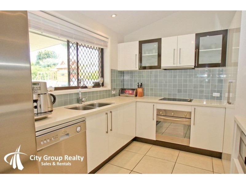 70 Mountain View Avenue, Burleigh Waters QLD 4220