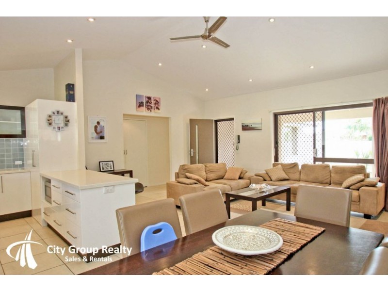 70 Mountain View Avenue, Burleigh Waters QLD 4220