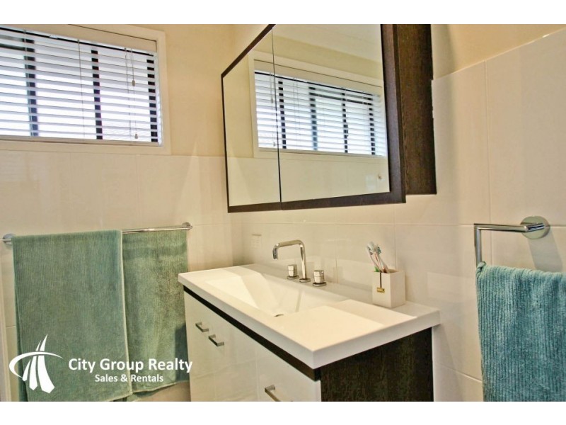 70 Mountain View Avenue, Burleigh Waters QLD 4220