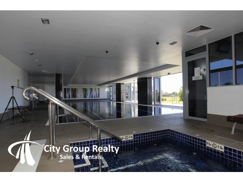 4 Como Cres, Southport QLD 4215