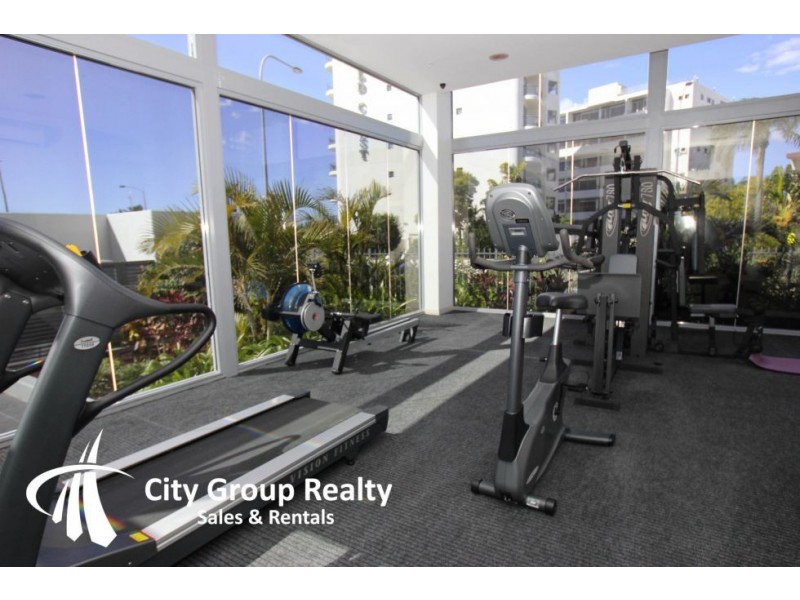 4 Como Cres, Southport QLD 4215