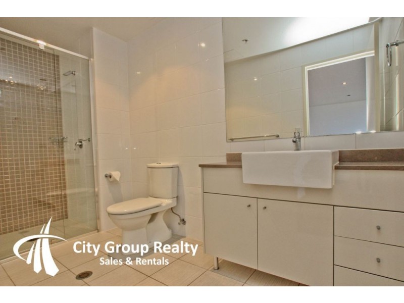 4 Como Cres, Southport QLD 4215