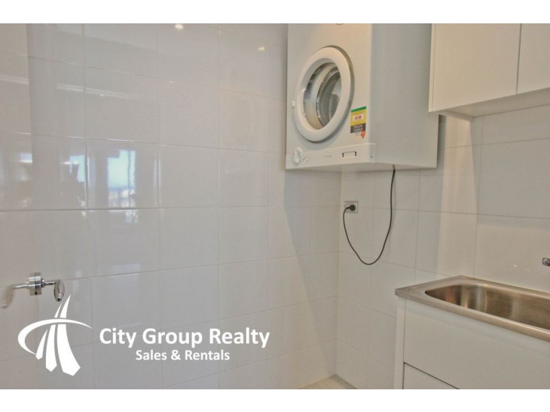 4 Como Cres, Southport QLD 4215