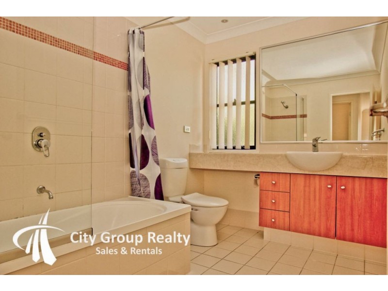 302 Christine Avenue, Varsity Lakes QLD 4227