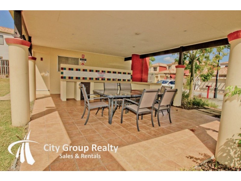 302 Christine Avenue, Varsity Lakes QLD 4227