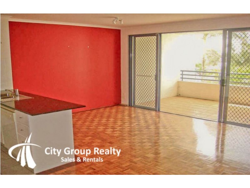 32 Cronin Avenue, Main Beach QLD 4217