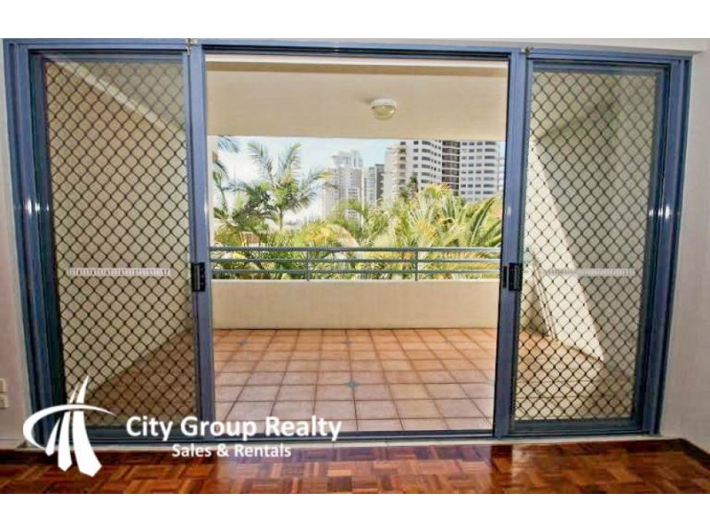 32 Cronin Avenue, Main Beach QLD 4217