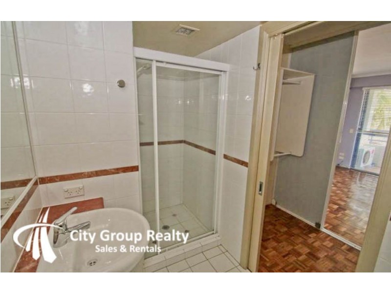 32 Cronin Avenue, Main Beach QLD 4217