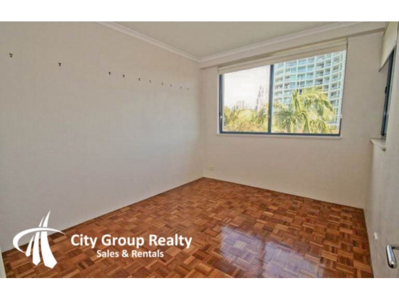 32 Cronin Avenue, Main Beach QLD 4217