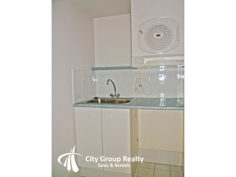 32 Cronin Avenue, Main Beach QLD 4217