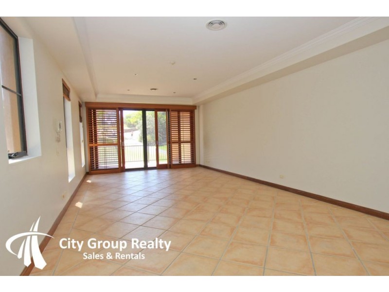 3 Brakes Cres, Miami QLD 4220