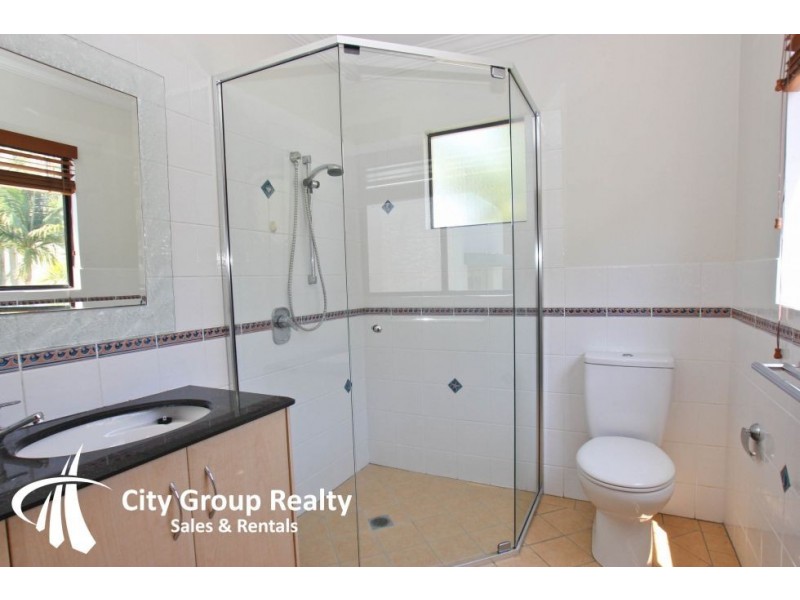 3 Brakes Cres, Miami QLD 4220