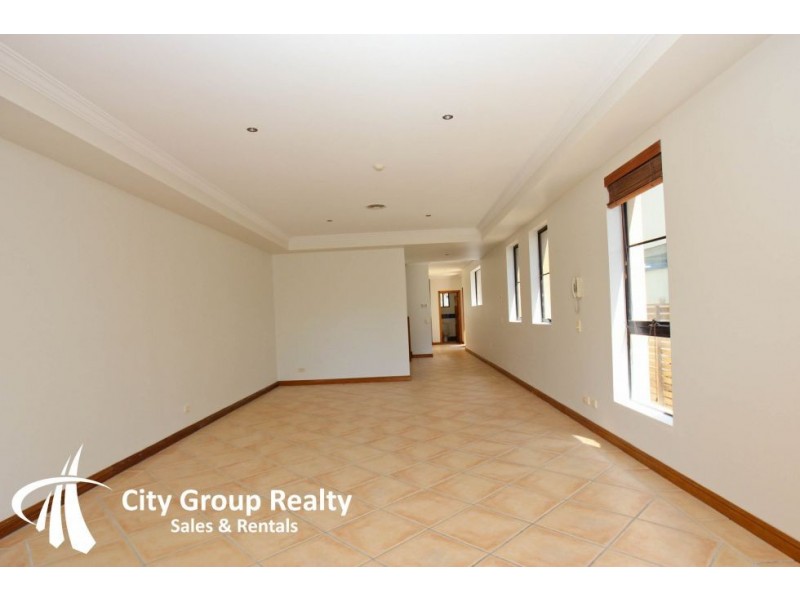 3 Brakes Cres, Miami QLD 4220