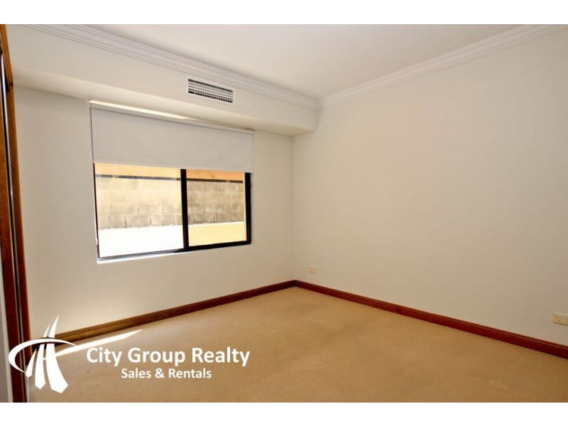 3 Brakes Cres, Miami QLD 4220