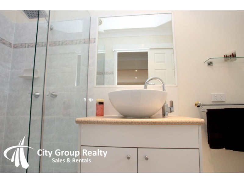 11 Paddington Drive, Carrara QLD 4211