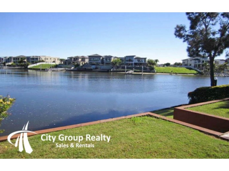 20 River Cr, Broadbeach Waters QLD 4218
