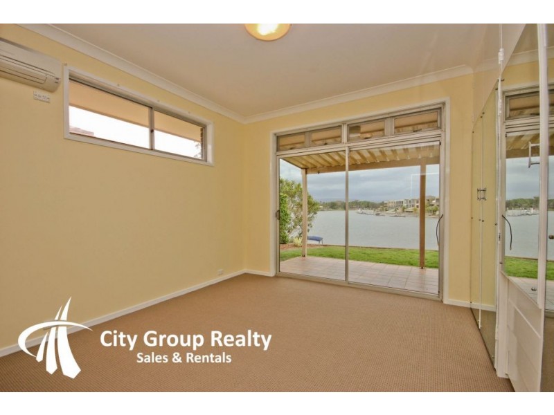 20 River Cr, Broadbeach Waters QLD 4218