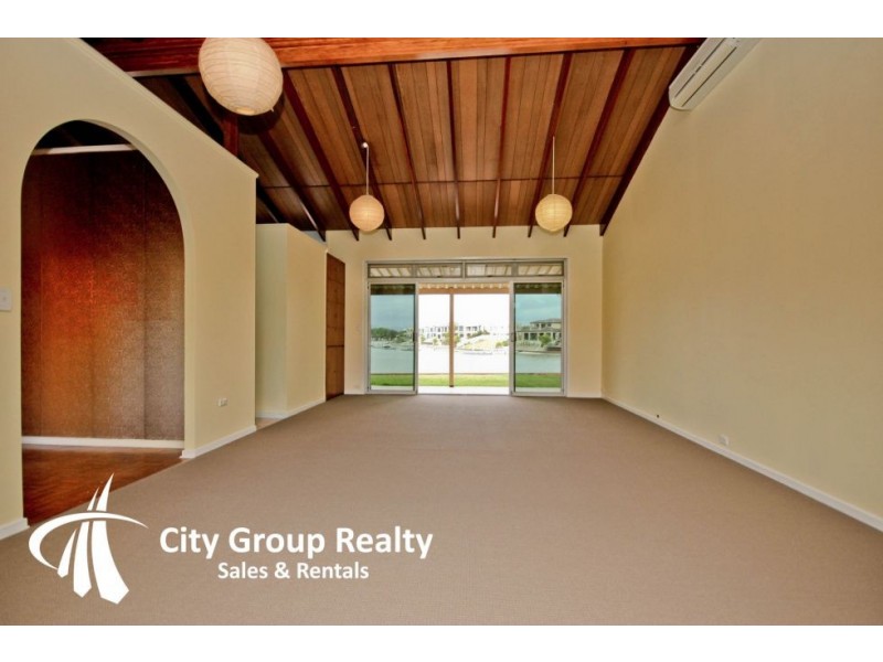 20 River Cr, Broadbeach Waters QLD 4218