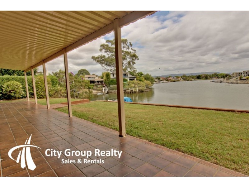 20 River Cr, Broadbeach Waters QLD 4218